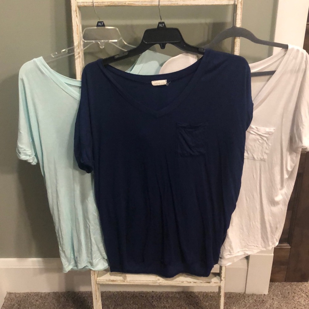 Lot of pocket v-neck T’s
